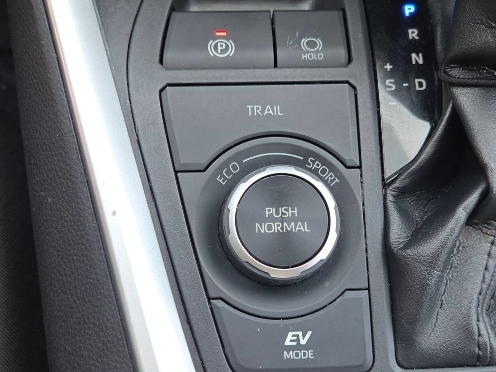 2022 Toyota RAV4 SE - Photo 10