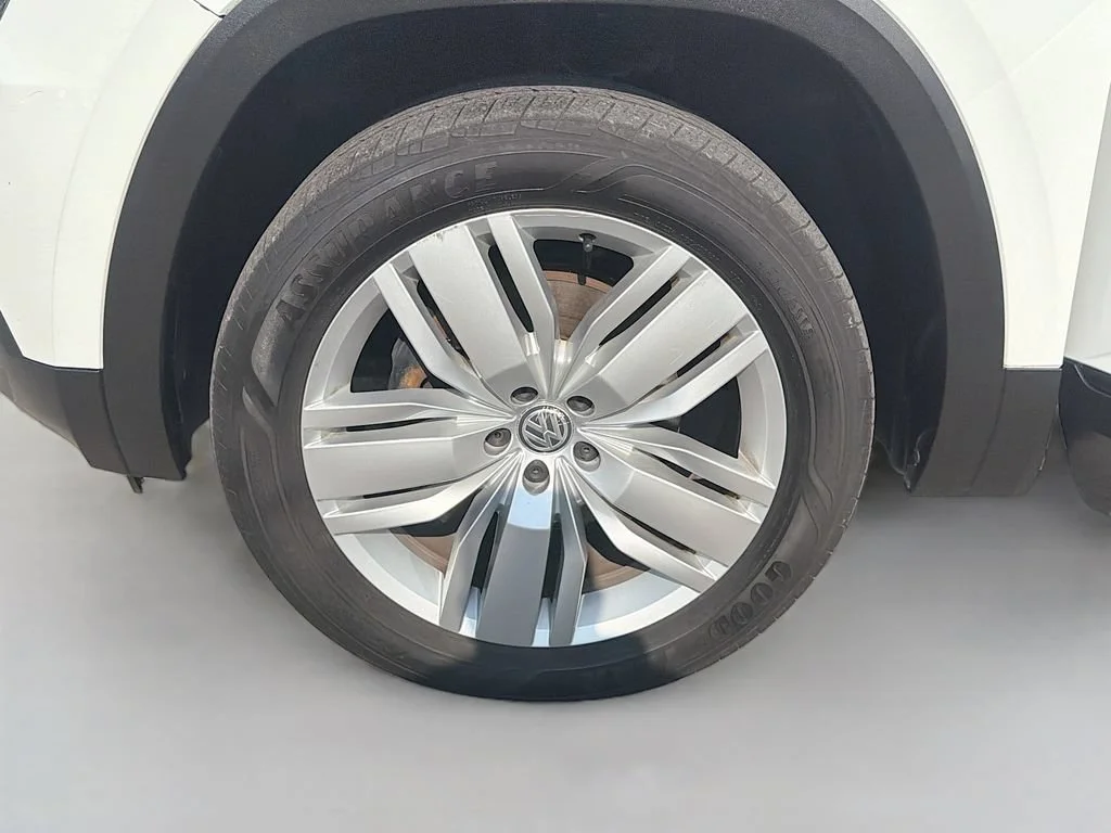 Certified Used 2019 Pure White Volkswagen 3.6L V6 SE w/Technology image 36