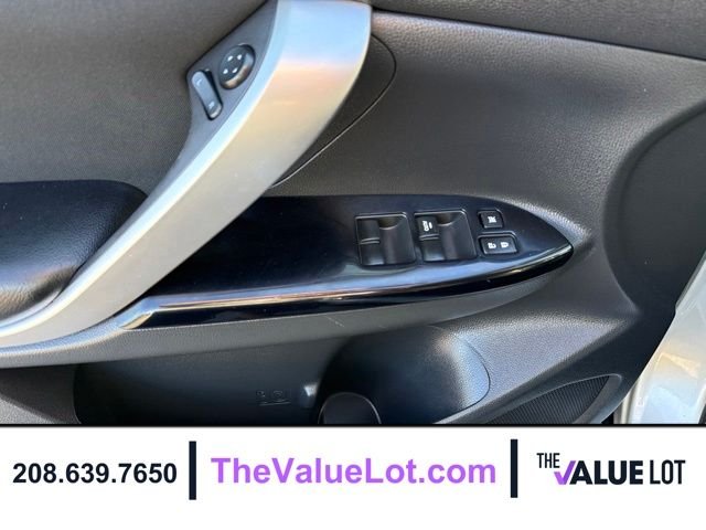 Used 2022  Mitsubishi LE image 21