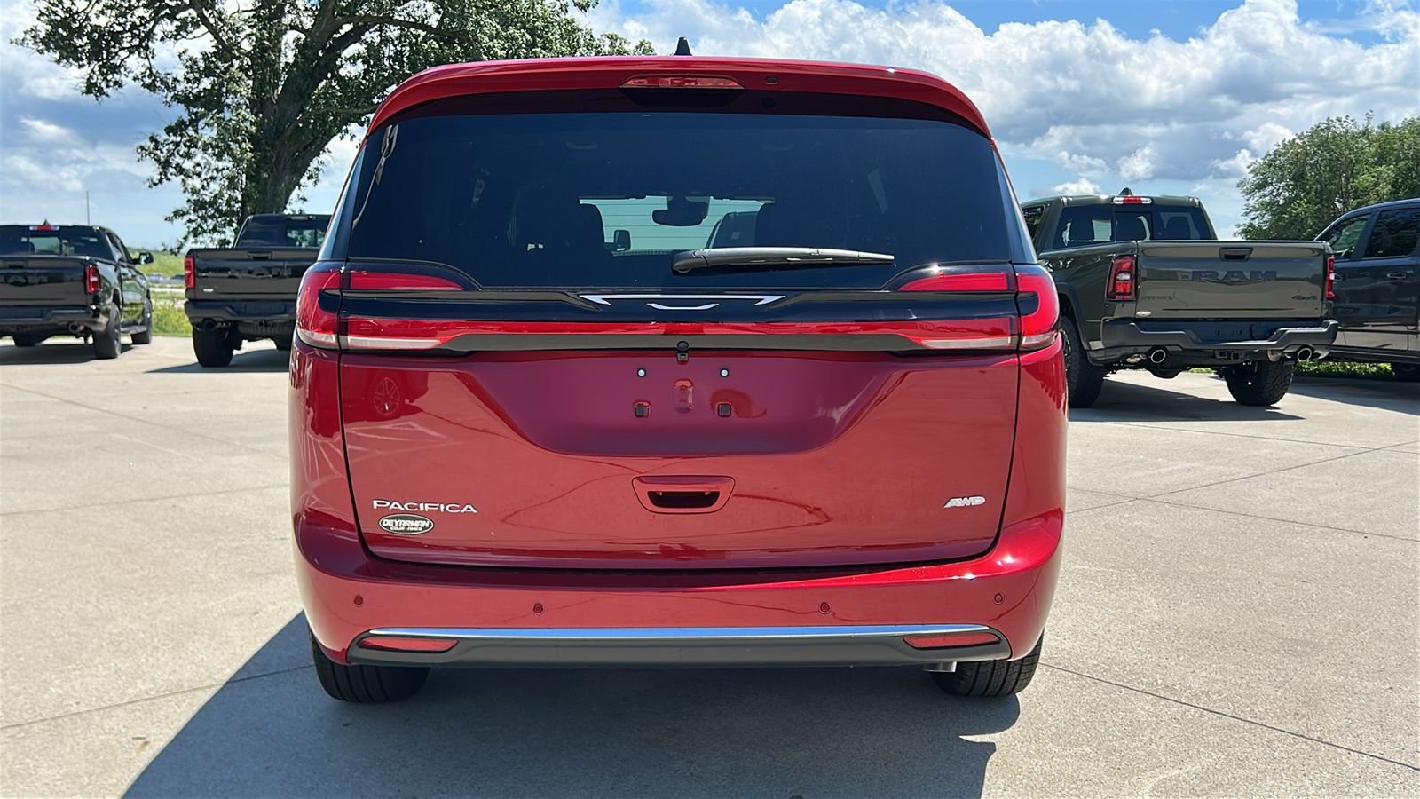 New 2027 Red Hot Pearl-Coat Exterior Paint Chrysler Select image 5