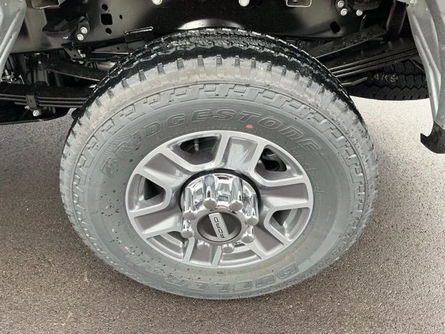 New 2027 Iconic Silver Metallic Ford F-350® Lariat® image 16