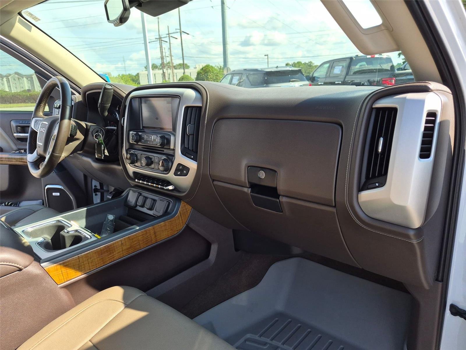 Used 2017 White Frost Tricoat GMC SLT image 35