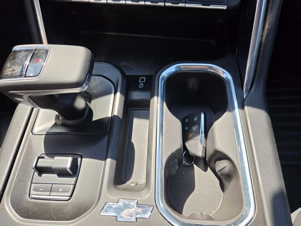 Used 2023 White GMC Denali image 24