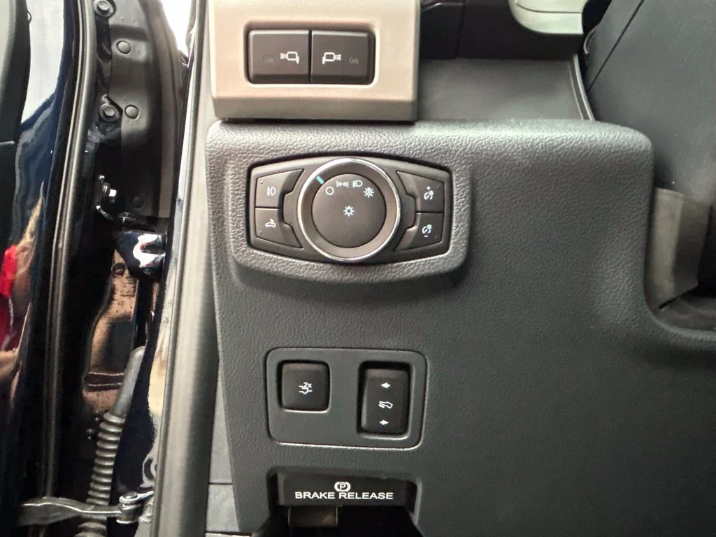 Certified Used 2022 Blue Metallic Ford Lariat image 18