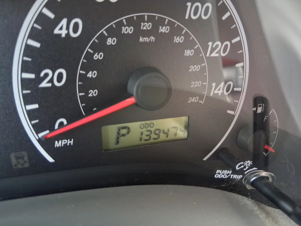 Used 2009 Silver Toyota LE image 12