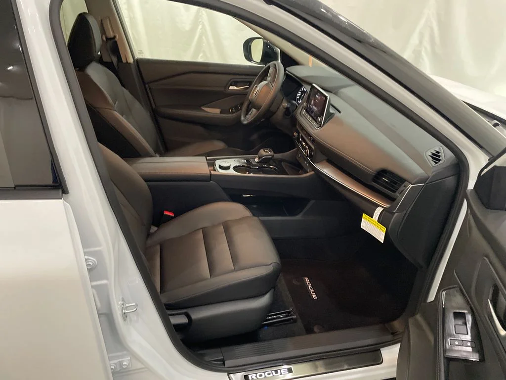 New 2026 Everest White Pearl TriCoat Nissan Dark Armor™ image 25