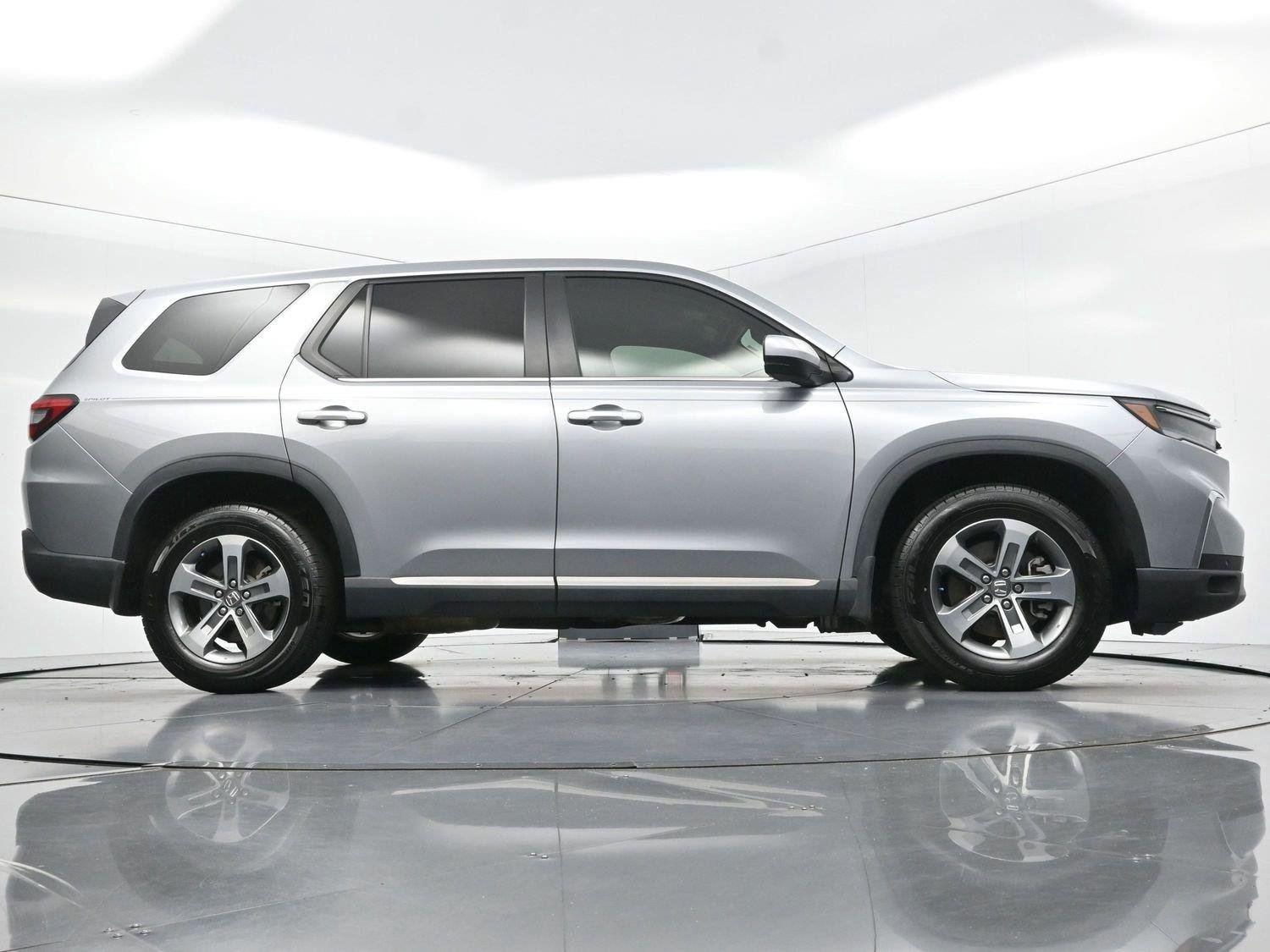 Used 2024 Lunar Silver Metallic Honda EX-L image 57