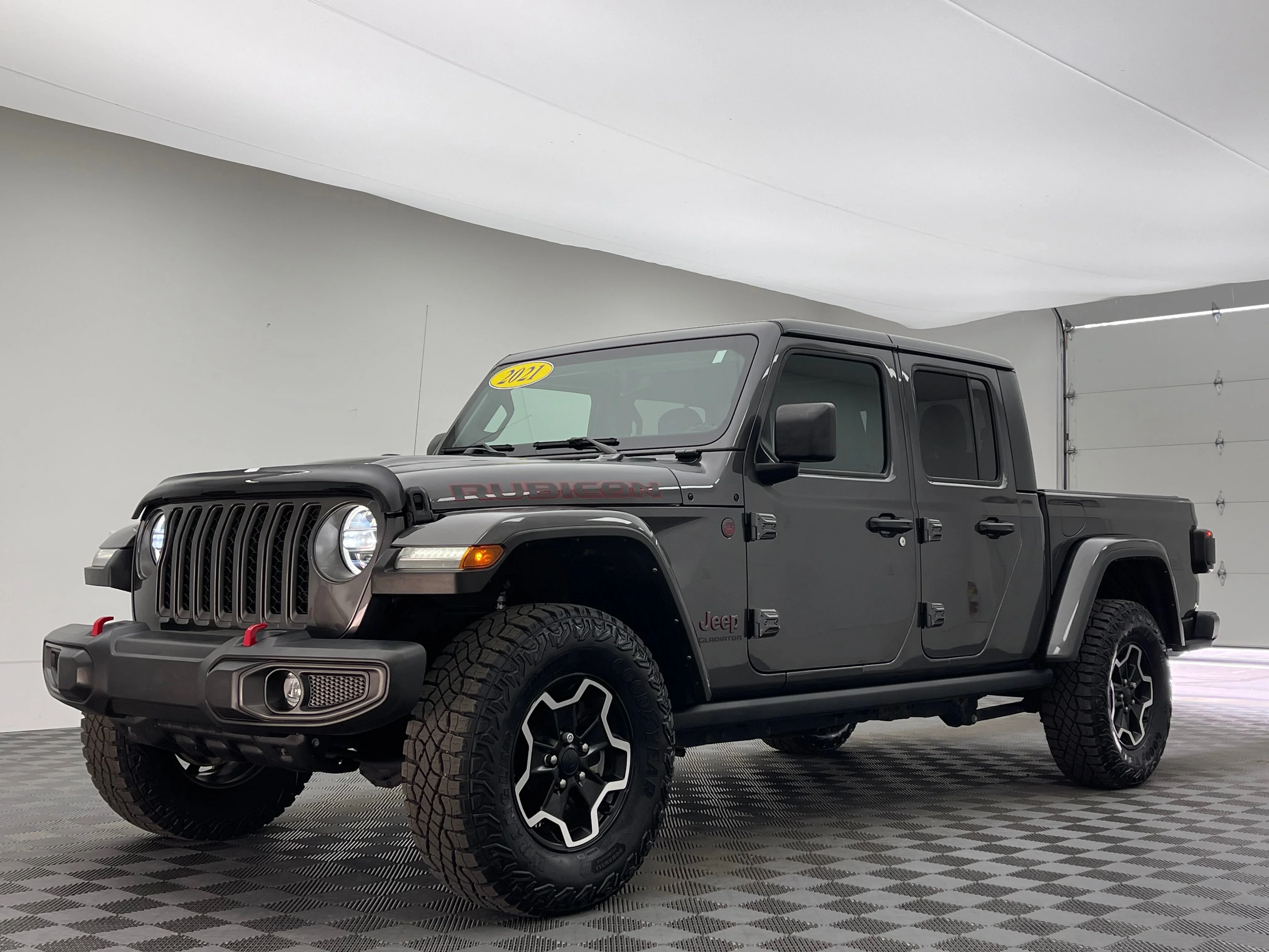 Used 2021  Jeep Rubicon image 2