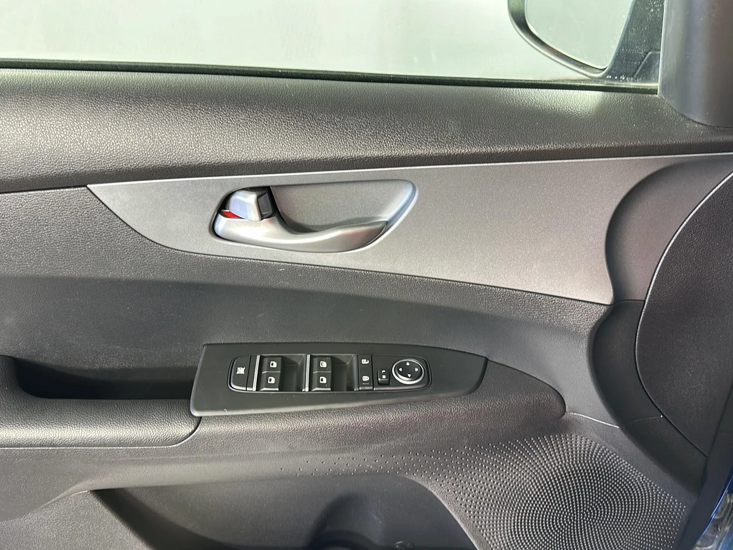 Used 2021 Deep Sea Blue Kia LXS image 11
