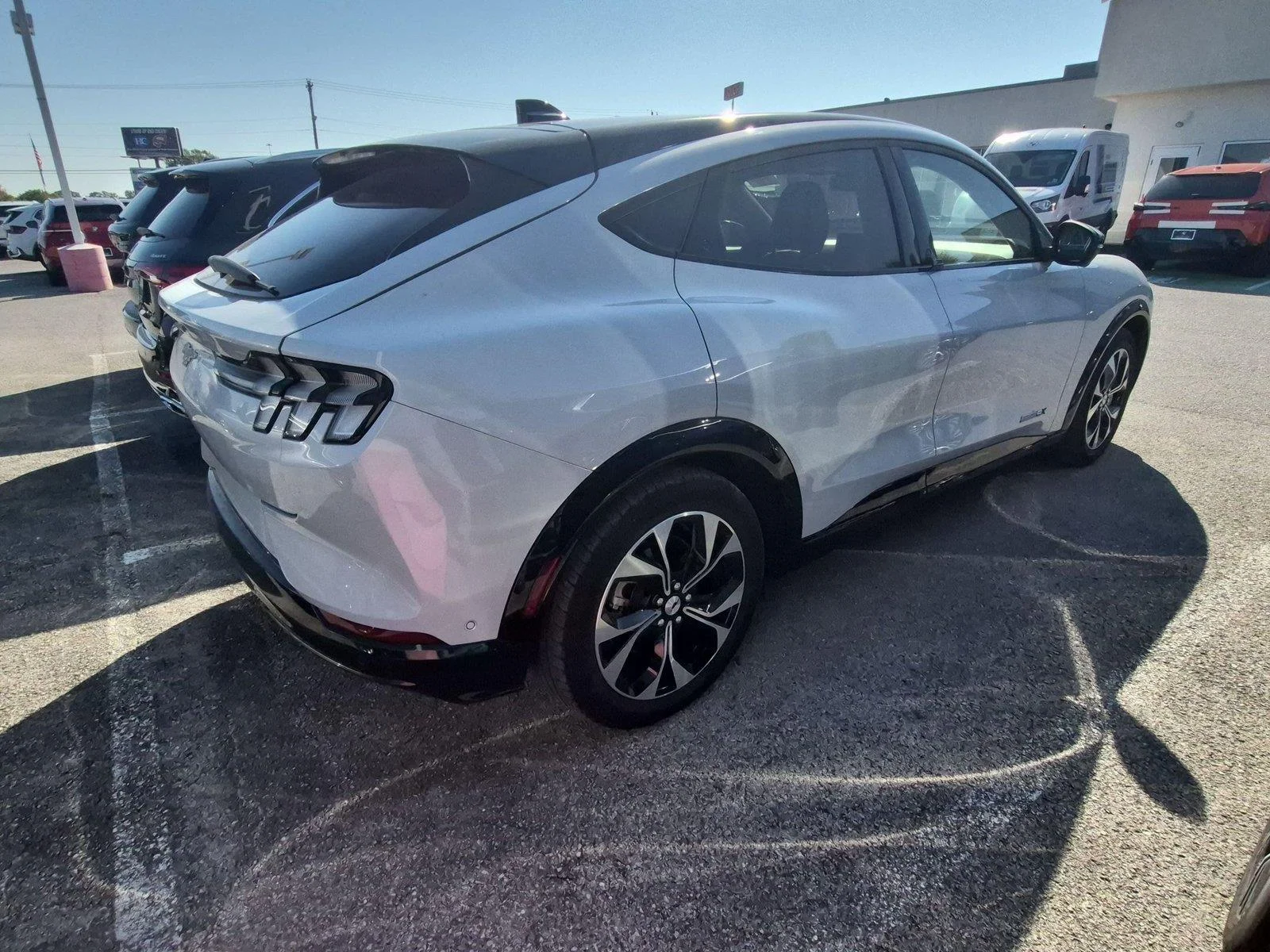 Used 2023 Space White Metallic Ford Premium image 4