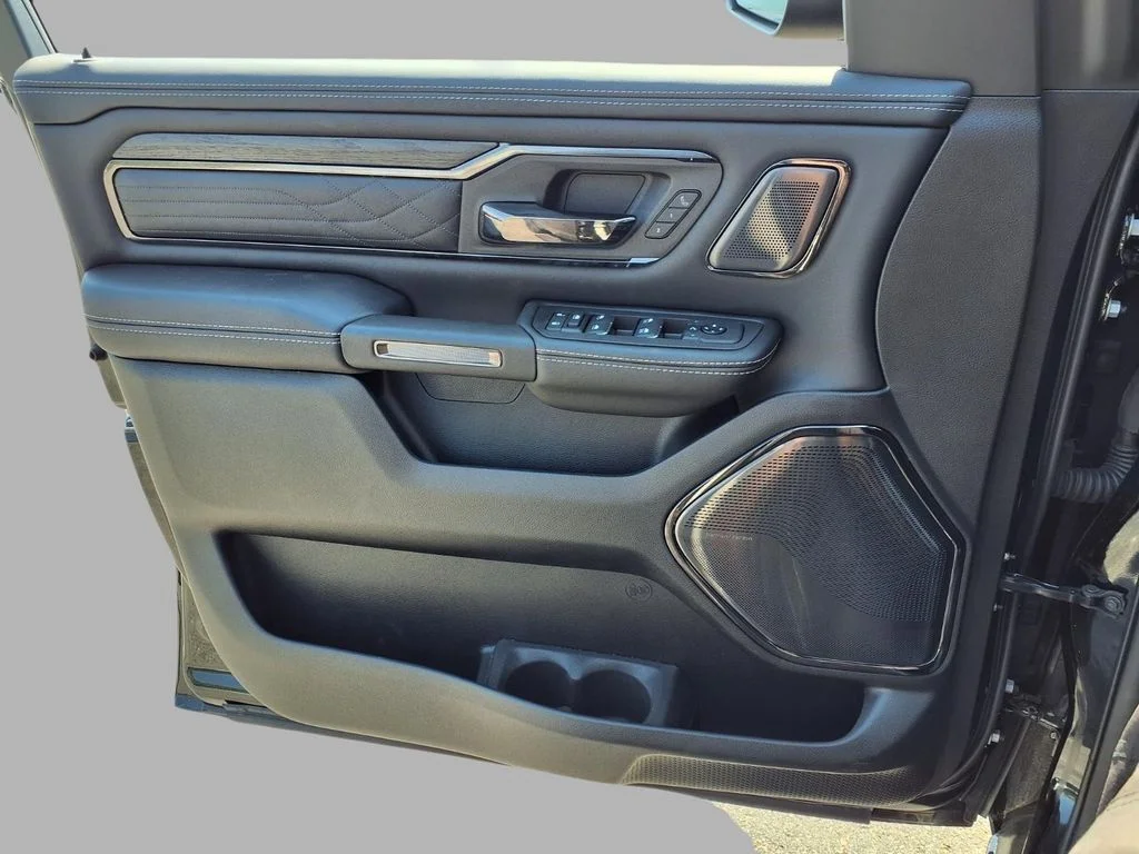 New 2026 Diamond Black Crystal Pearl-Coat Exterior Paint RAM Limited image 19