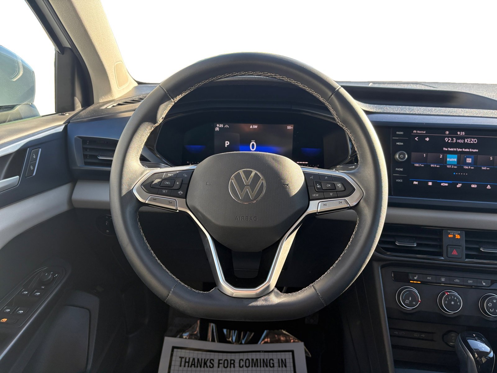 2022 Volkswagen Taos SE photo 2