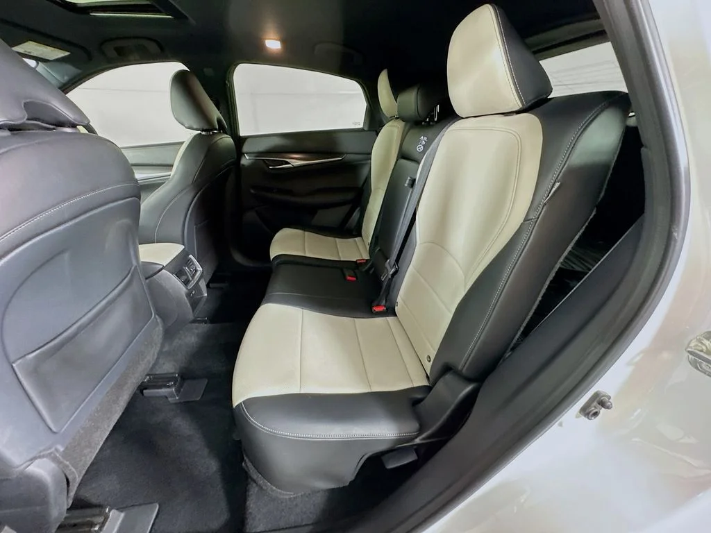 Certified Used 2024 White INFINITI LUXE image 33