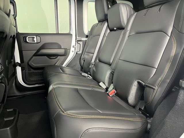 New 2026 Bright White Clear-Coat Exterior Paint Jeep Sahara image 7