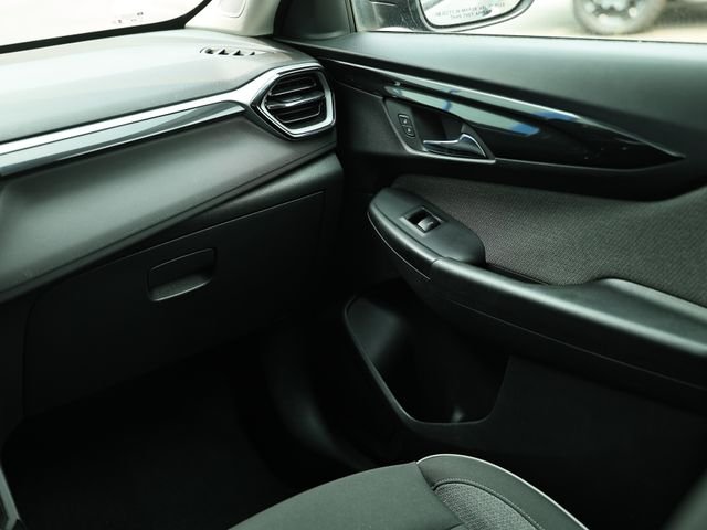Used 2025 Sterling Gray Metallic Chevrolet LT image 27