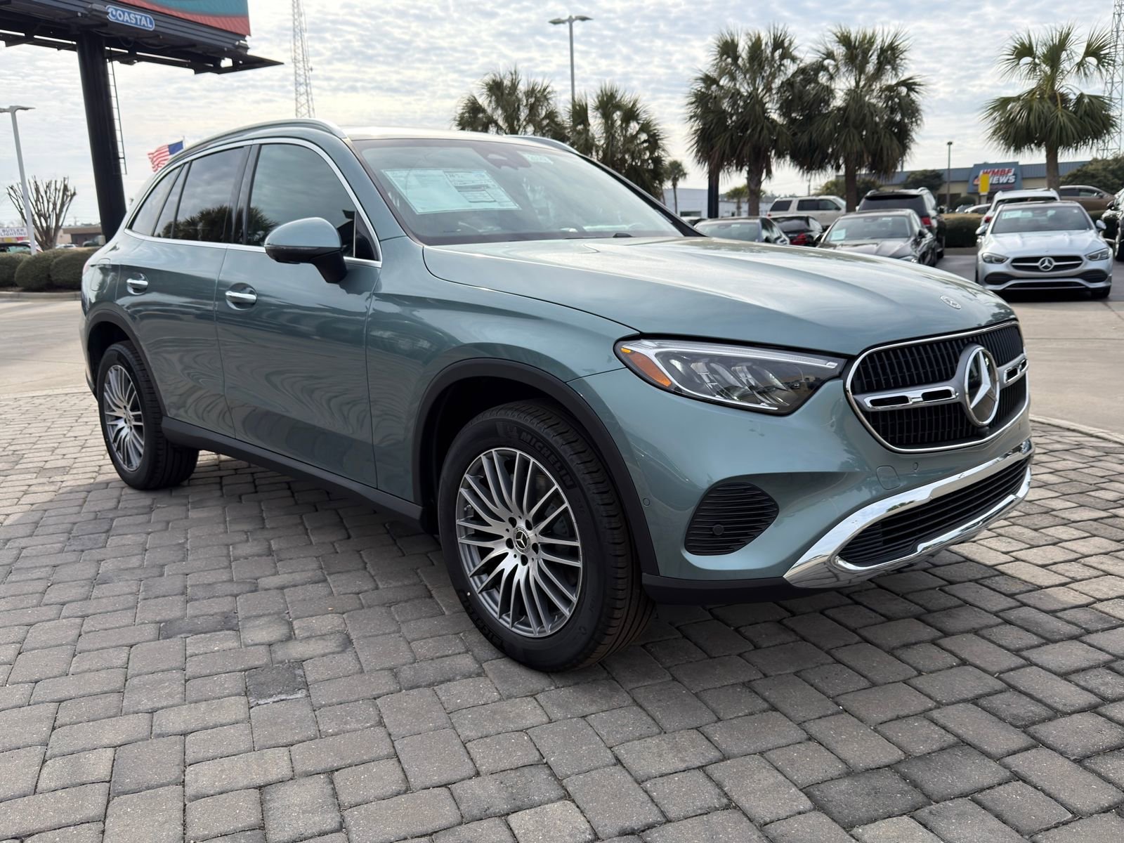 New 2026 Verde Silver Metallic Mercedes-Benz GLC 300 image 32