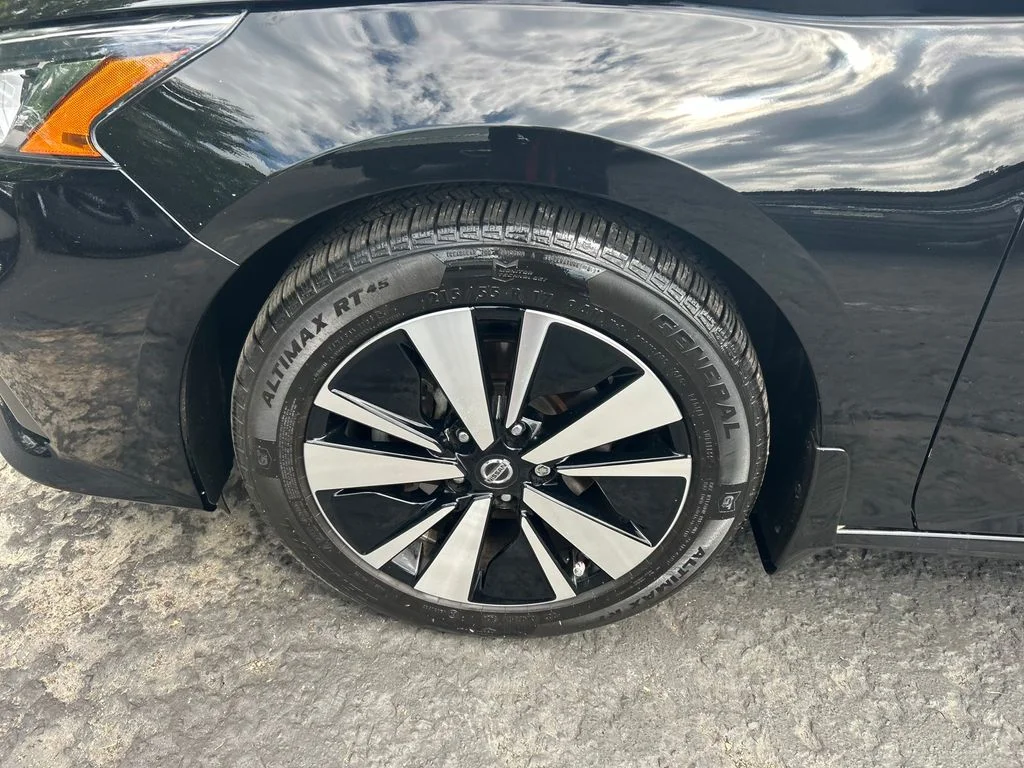 Used 2022 Black Nissan 2.5 SV image 34
