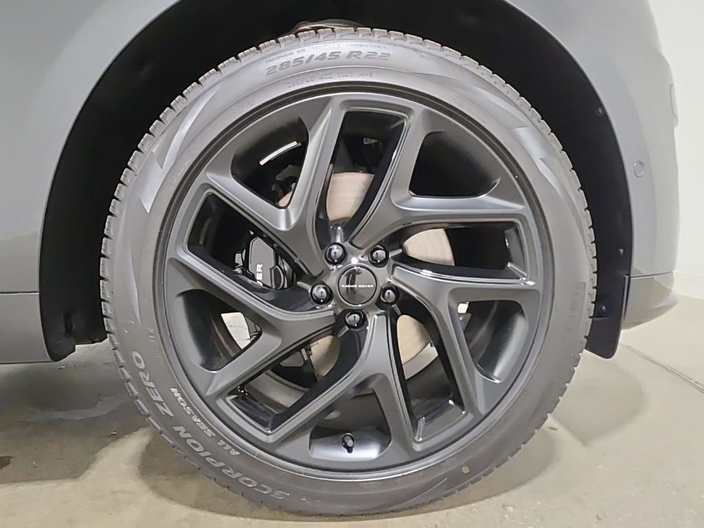 New 2026 Carpathian Grey Land Rover Dynamic SE image 28