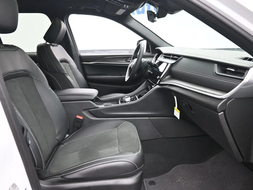 New 2026 White Jeep Altitude image 9