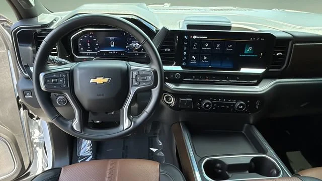 Used 2025 Iridescent Pearl Tricoat Chevrolet High Country image 10