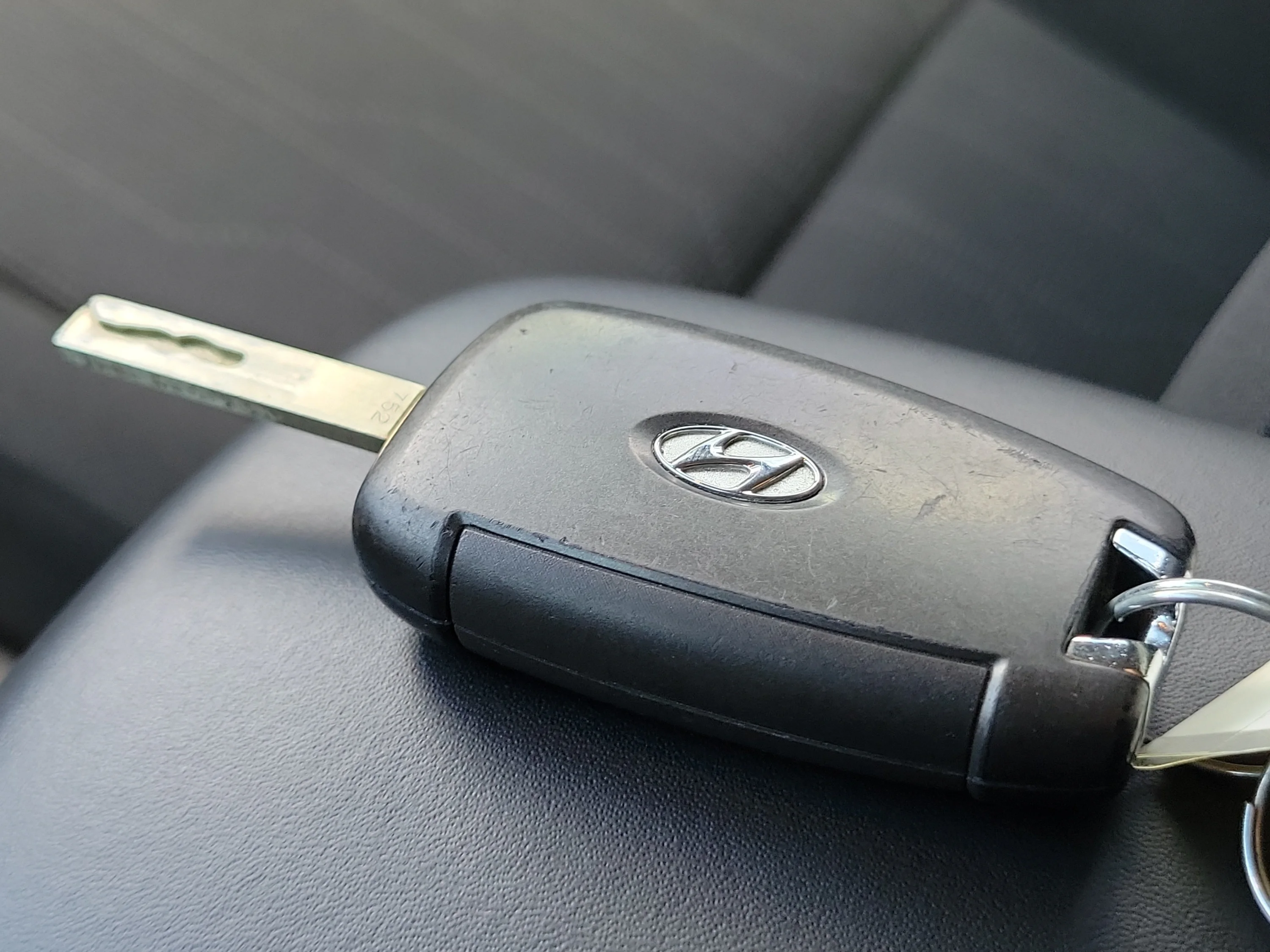 Used 2025 Shimmering Silver Hyundai SE image 34
