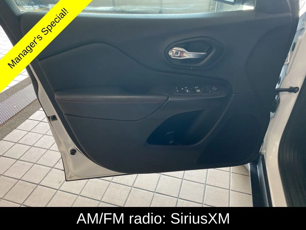 Used 2022 White Jeep Trailhawk image 9