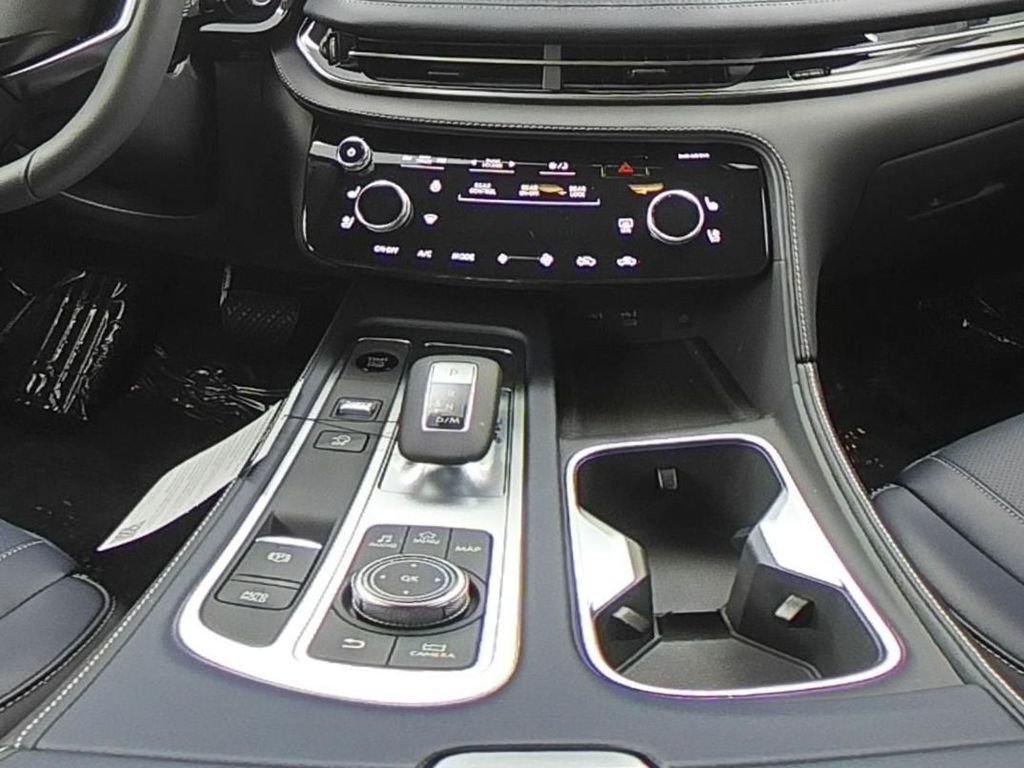 Used 2026 White INFINITI SPORT image 24
