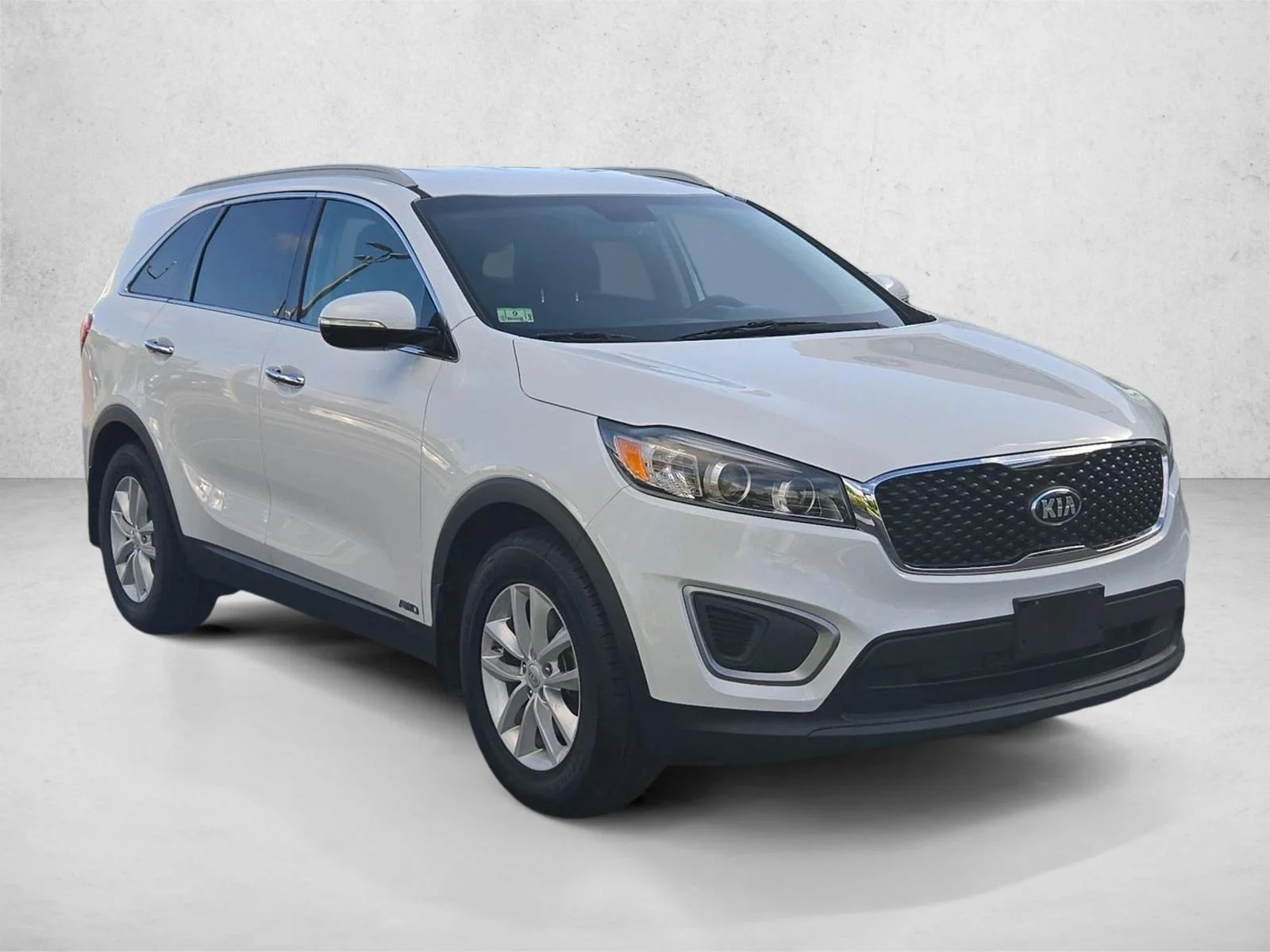 Used 2017 Snow White Pearl Kia LX image 3