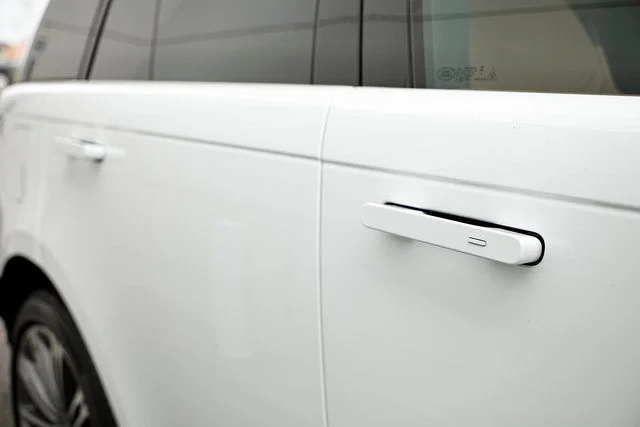 New 2026 Fuji White Land Rover SE image 15