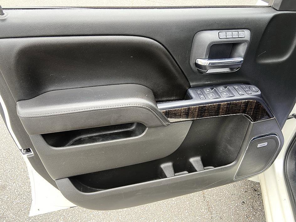 Used 2015 White Diamond Tricoat GMC Denali image 9