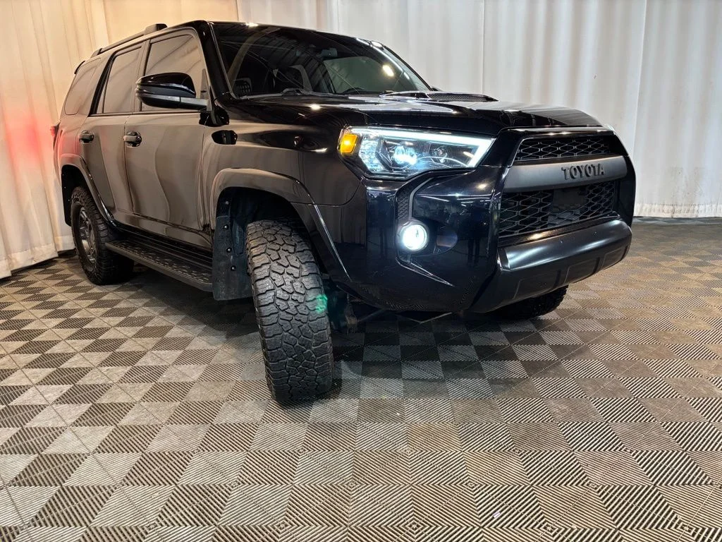 Used 2020 Midnight Black Metallic Toyota Venture image 3