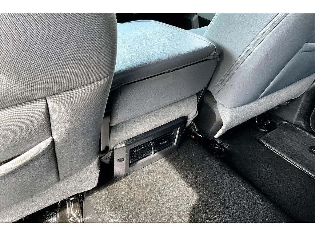 Used 2014  Ram SLT image 32