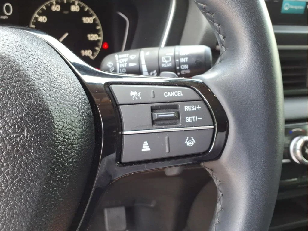 Used 2023 White Honda Touring image 12