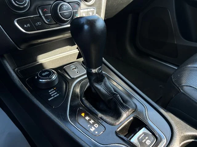 Used 2019 Gray Jeep Limited image 33