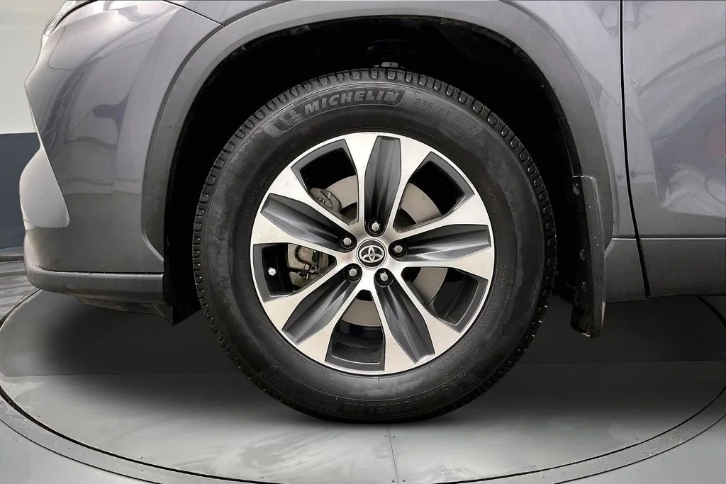 Certified Used 2020 Gray Toyota XLE image 13