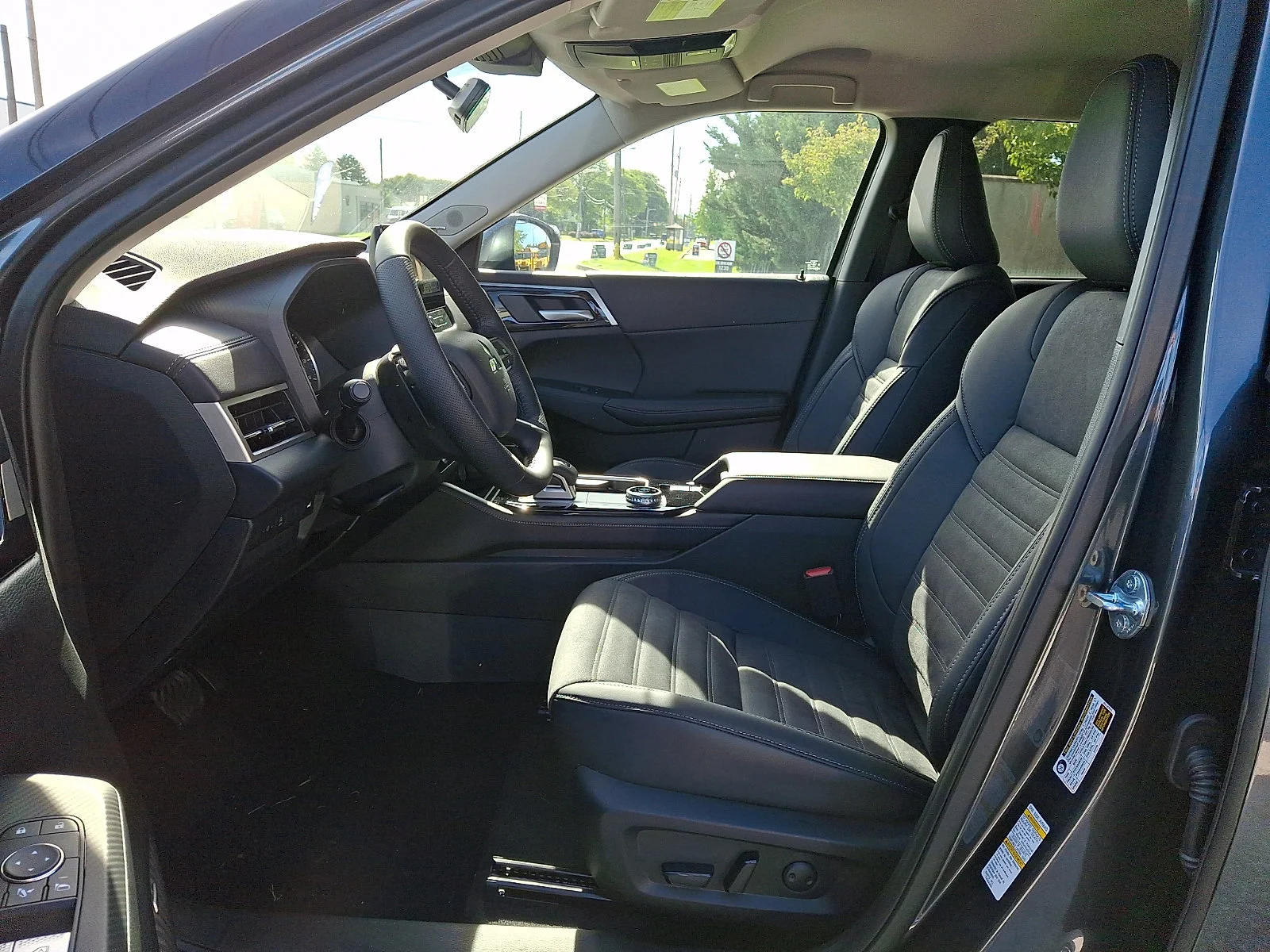 New 2026 Gray Mitsubishi SE image 12