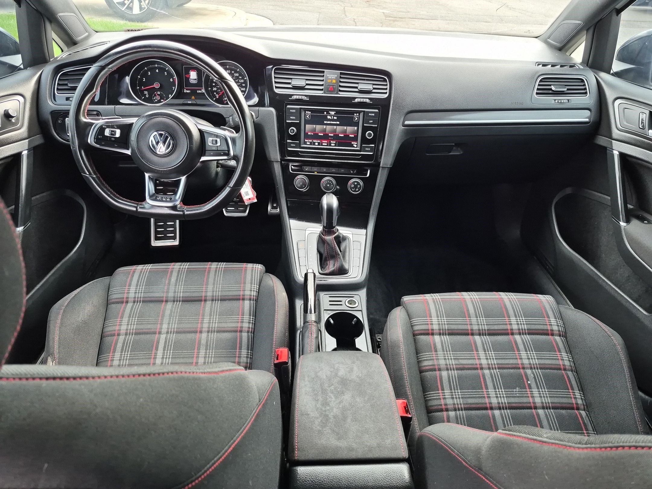 Used 2020 Pure White Volkswagen S image 25