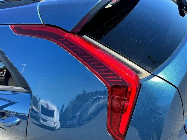 Used 2024 Blue Kia Wind image 27