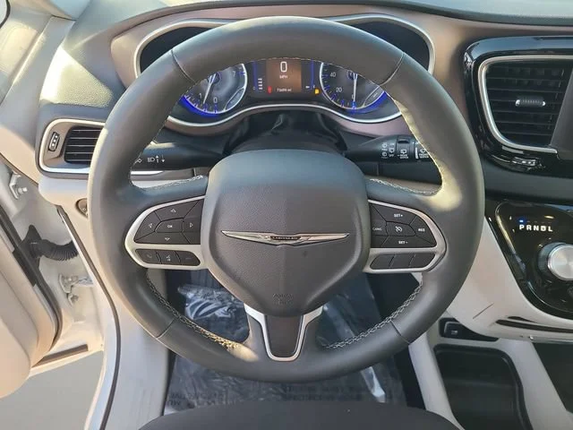 Used 2023 White Chrysler LX image 23