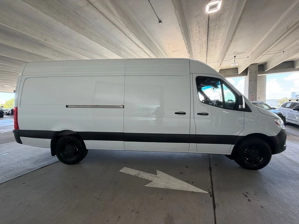 Used 2025 White Mercedes-Benz Cargo 170 WB image 7