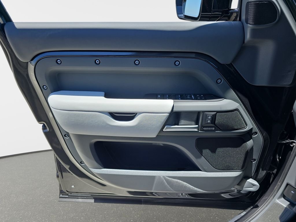 New 2026 Carpathian Grey Land Rover X-Dynamic SE image 28