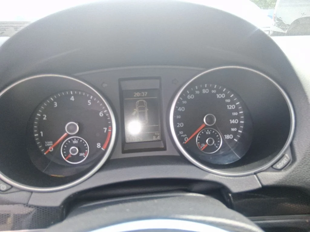 Used 2013 Black Volkswagen Base image 8