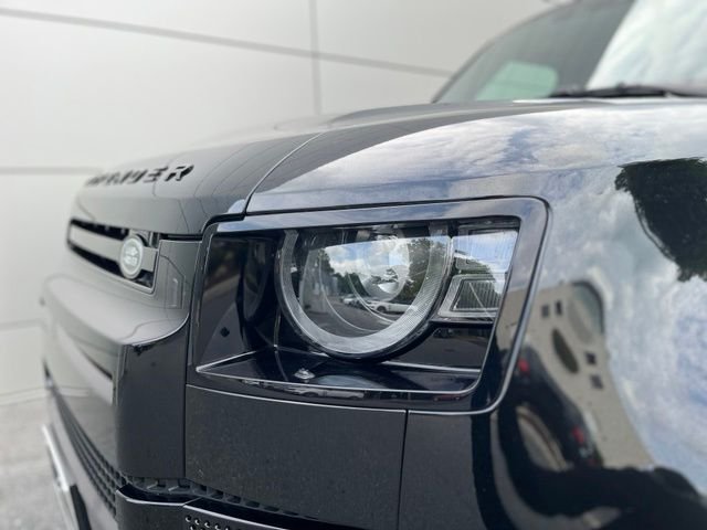 Used 2025 Santorini Black Metallic Land Rover V8 image 13