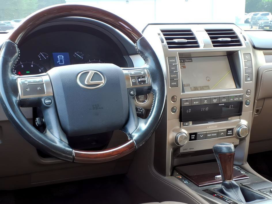 Used 2018 Starfire Pearl Lexus 460 image 10