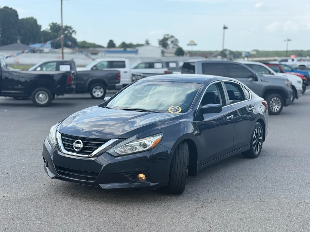 Used 2018 Storm Blue Nissan 2.5 SV image 3
