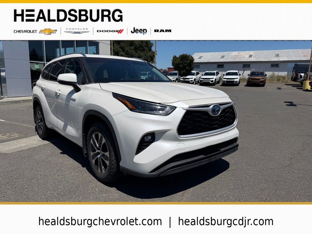Used 2021 White Toyota XLE image 8