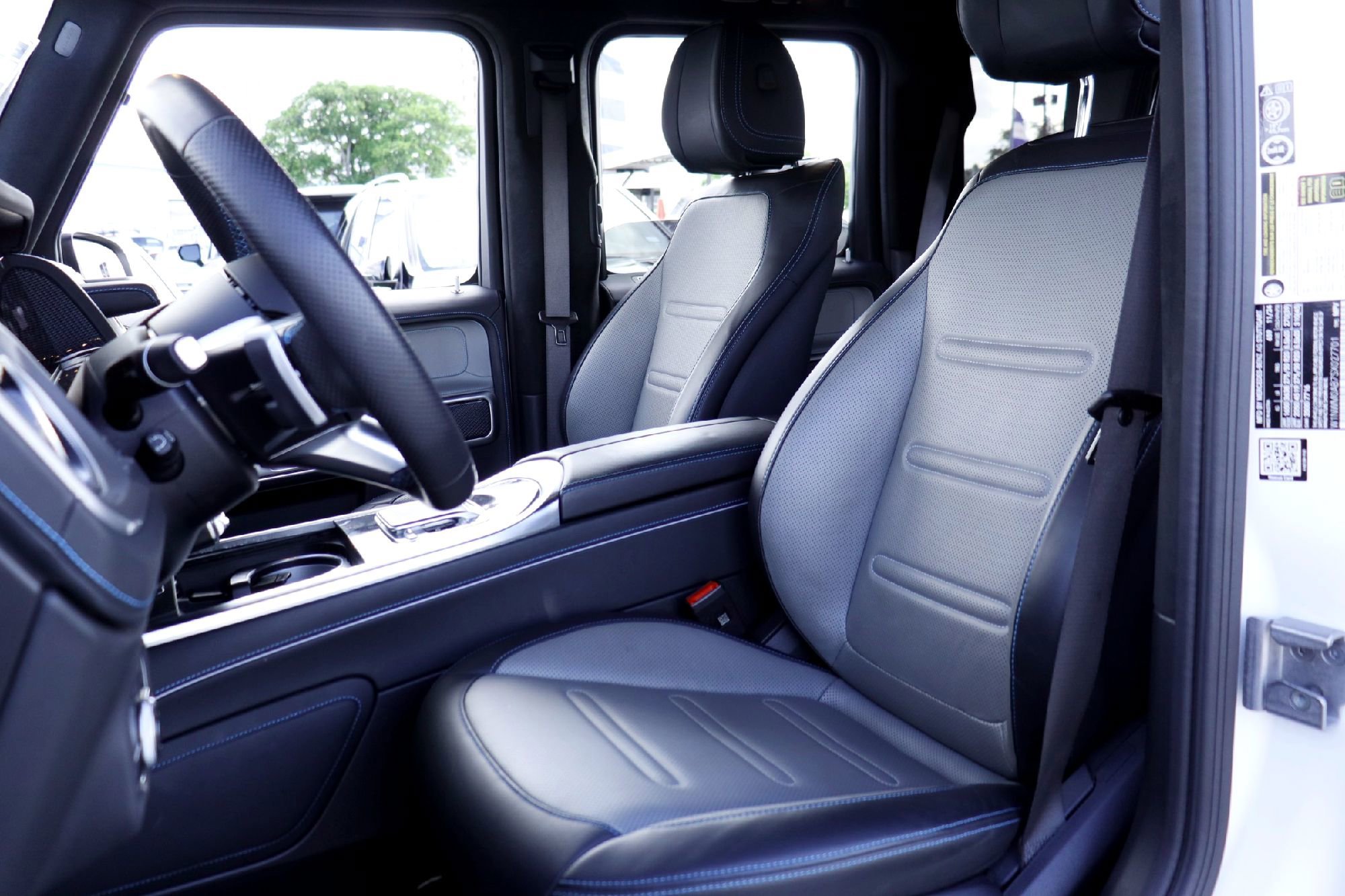 Used 2025 MANUFAKTUR Moonlight White Magno Mercedes-Benz G 580e image 10