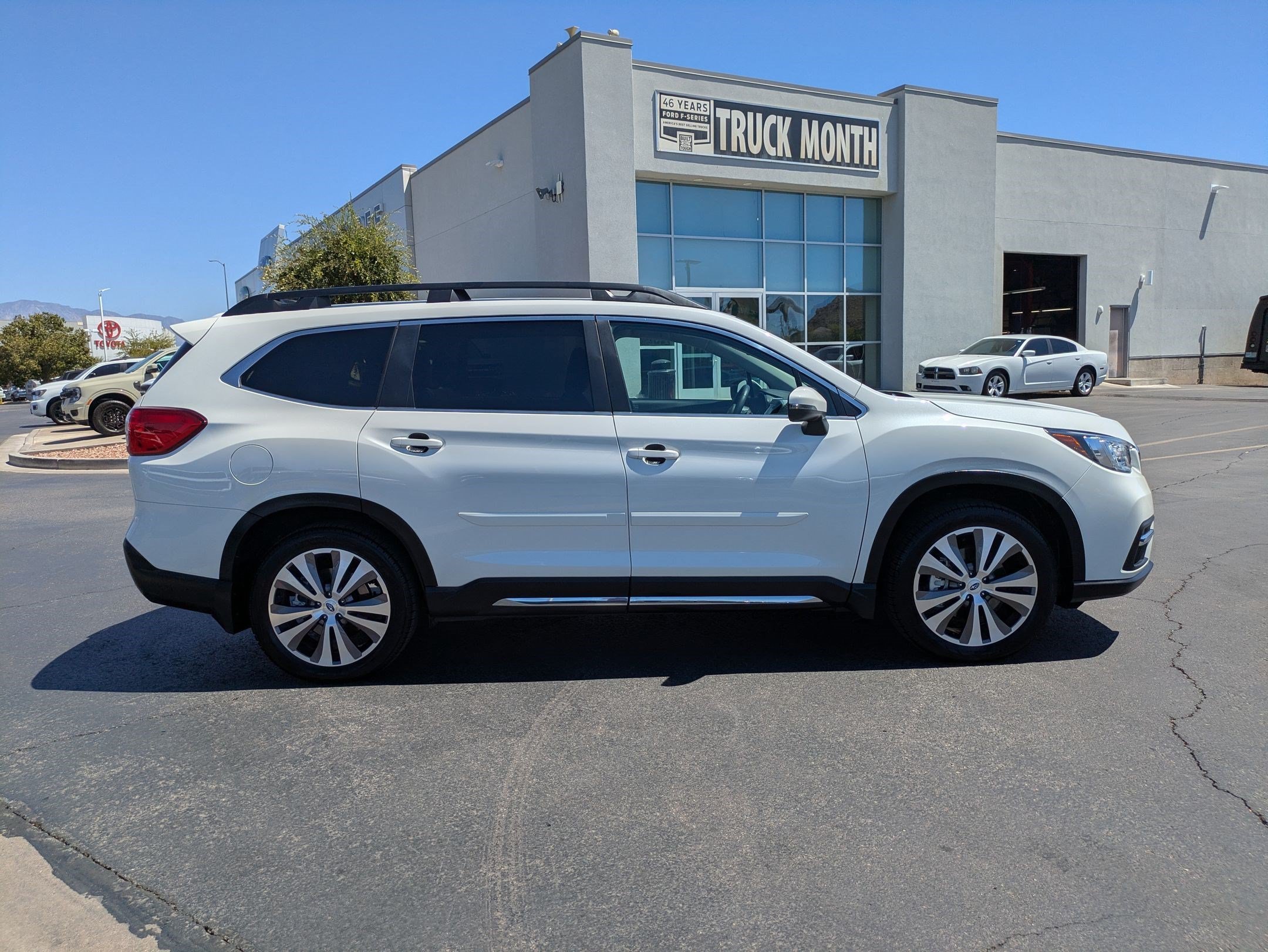 Used 2022 Crystal White Pearl Subaru Limited image 2