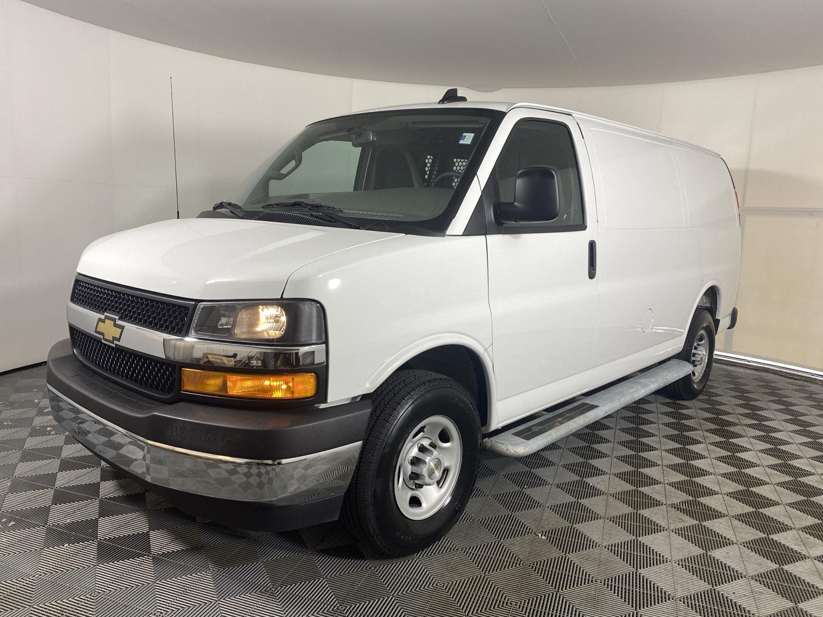 Used 2025 Summit White Chevrolet Work Van image 3