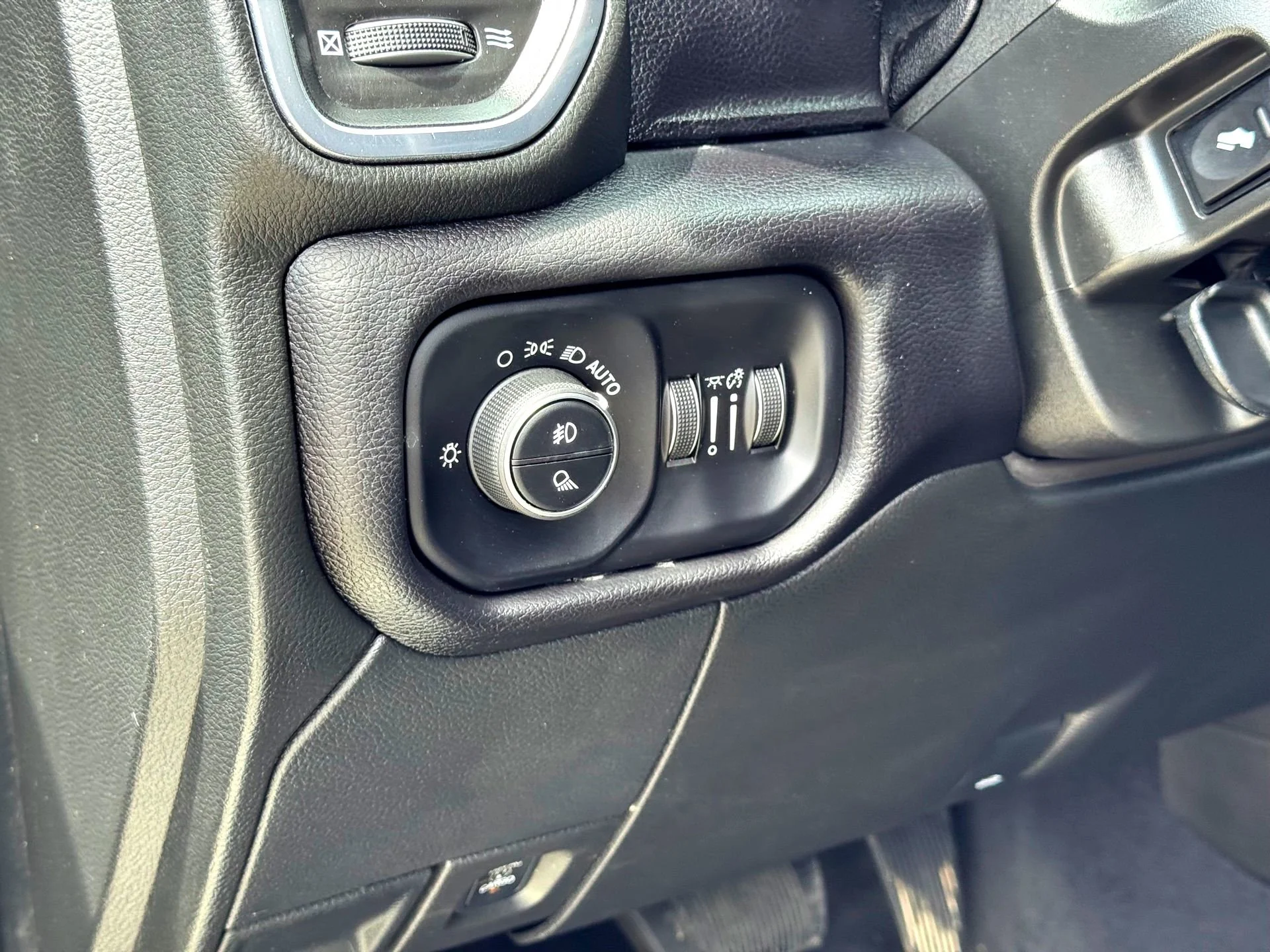 Used 2024  Ram Laramie image 14